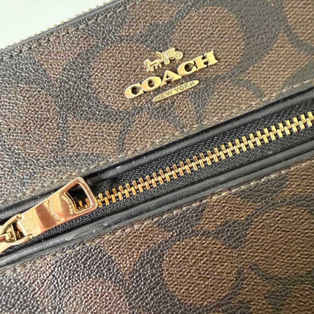 Coach Signature Canvas Wristlet Brown Black Monogram Zip Clutch - Picture 4 of 9